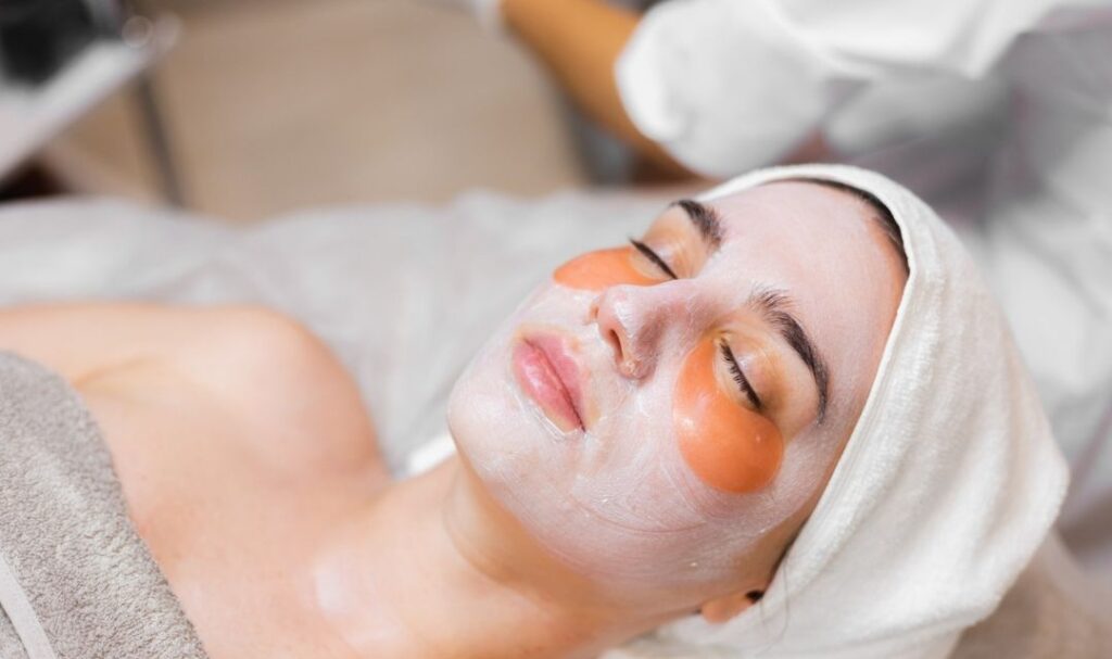 BB Glow Facial Services in Noida