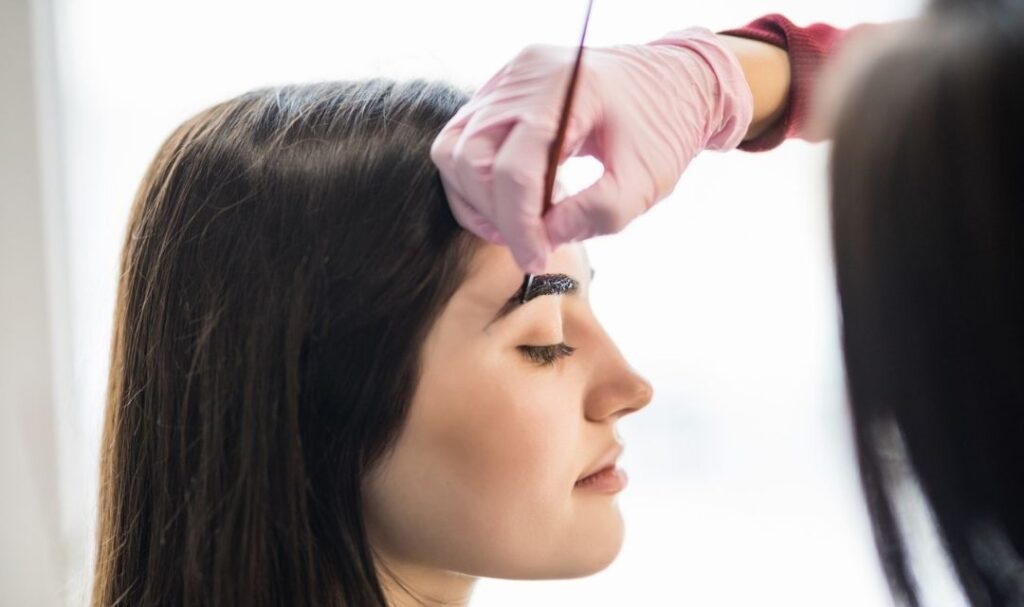 Permanent Eyebrow Colour Services in Noida
