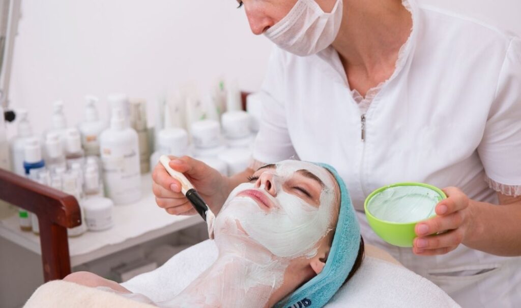 Medicated Facials Treatment in Noida