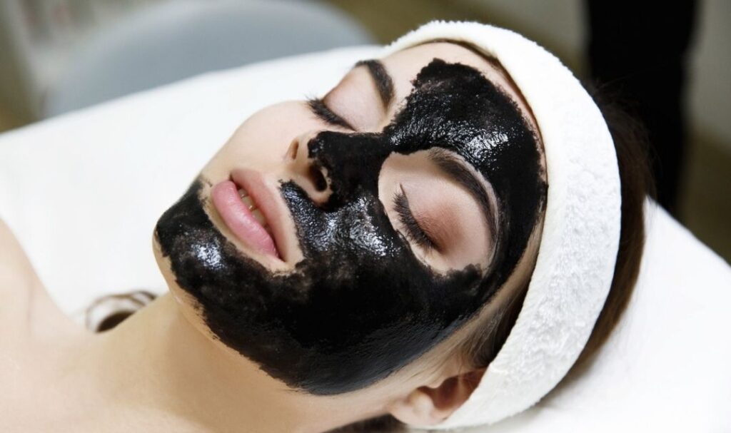 carbon facial services in Noida